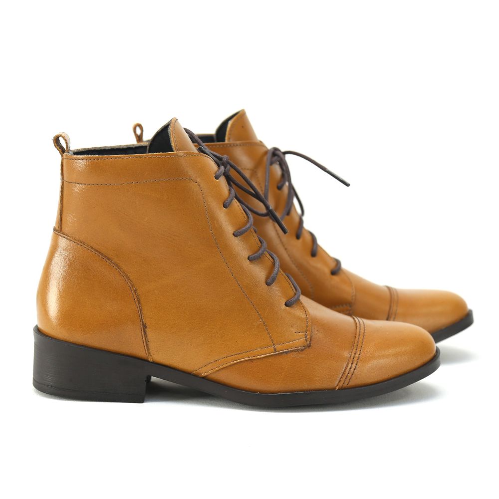 bota cano curto marrom com cadarço
