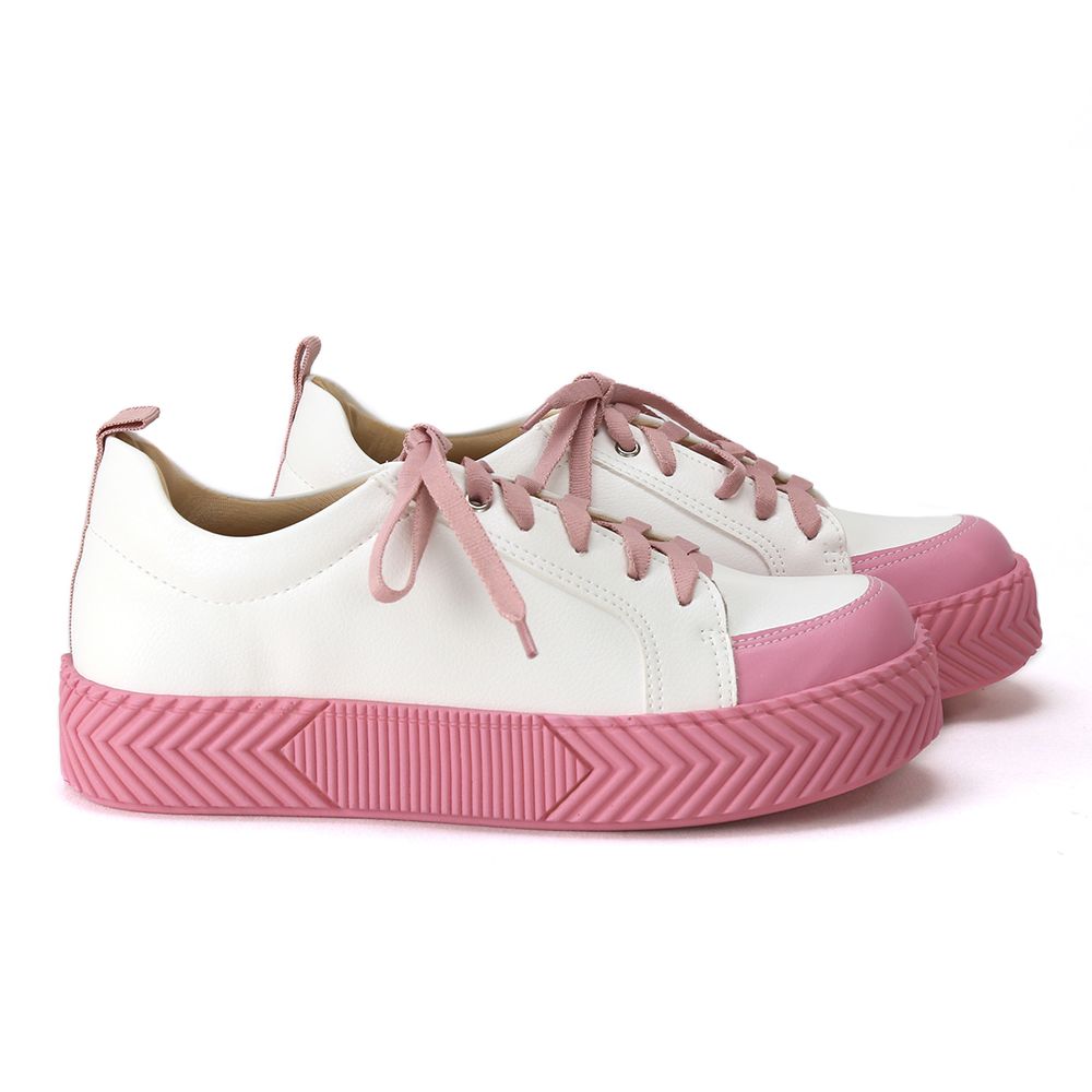 tenis branco com detalhes